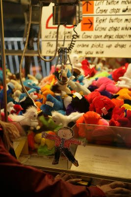 Flat Stanley tries the claw game